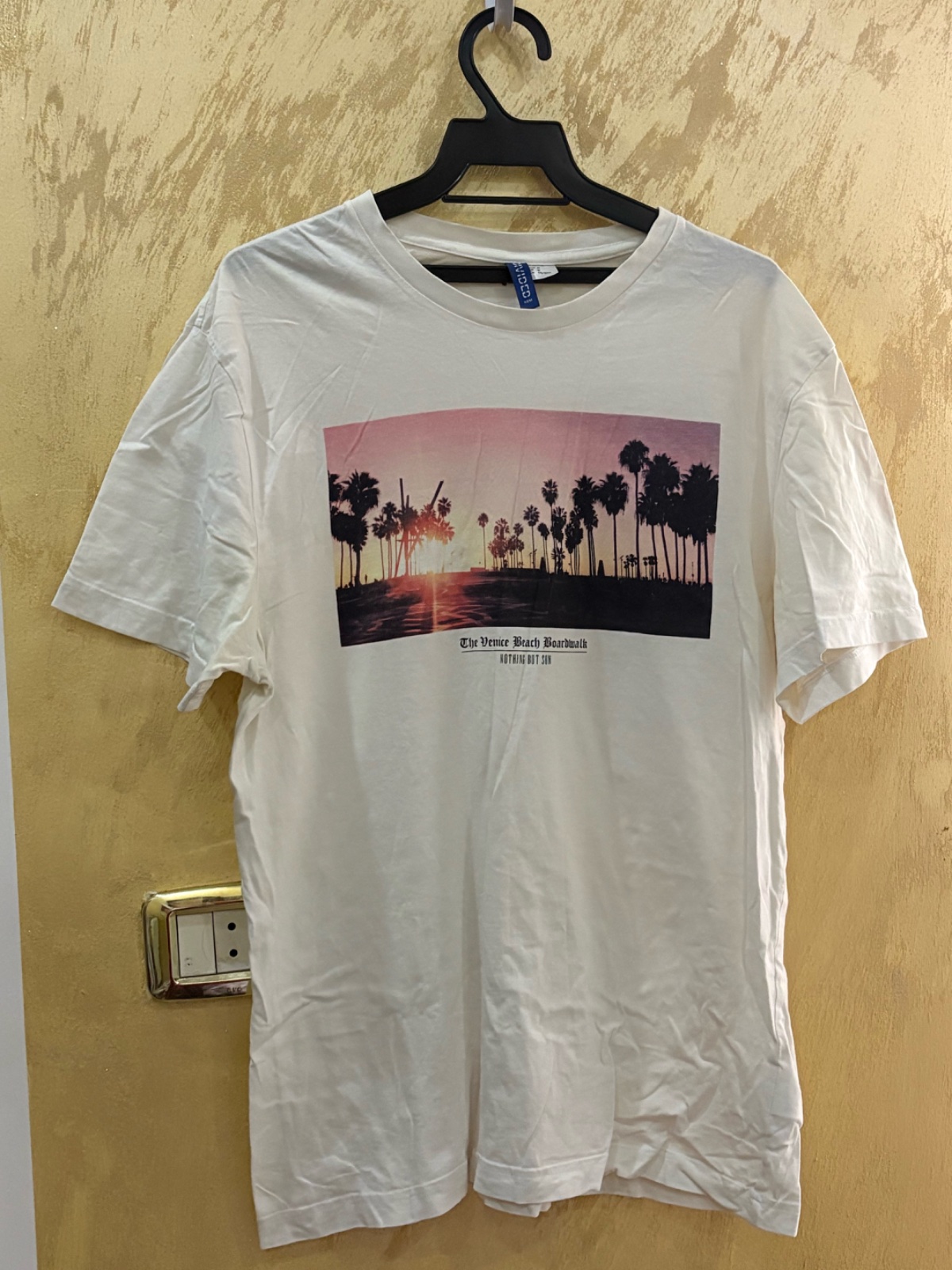 T-shirt haut graphique Divided blanc de H&M avec un imprimé photo des palmiers de Venice Beach