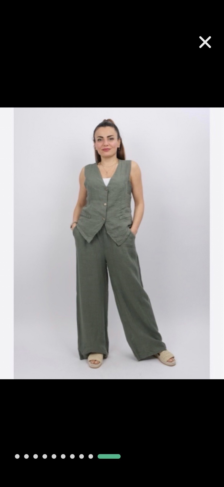 Set de couleur Kaki en deux pièces : Un gilet de costume sans manches avec une coupe ajustée, un col en V et une fermeture à boutons sur le devant & un pantalon large de style palazzo à taille haute
