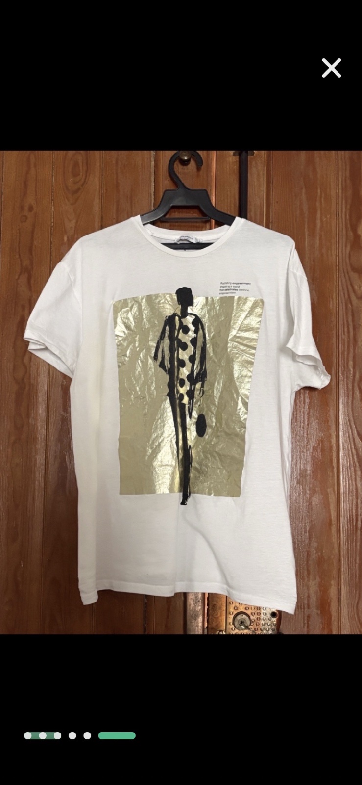 T-shirt blanc avec un motif graphique central représentant une silhouette stylisée style over ylabes M Let XL aussi