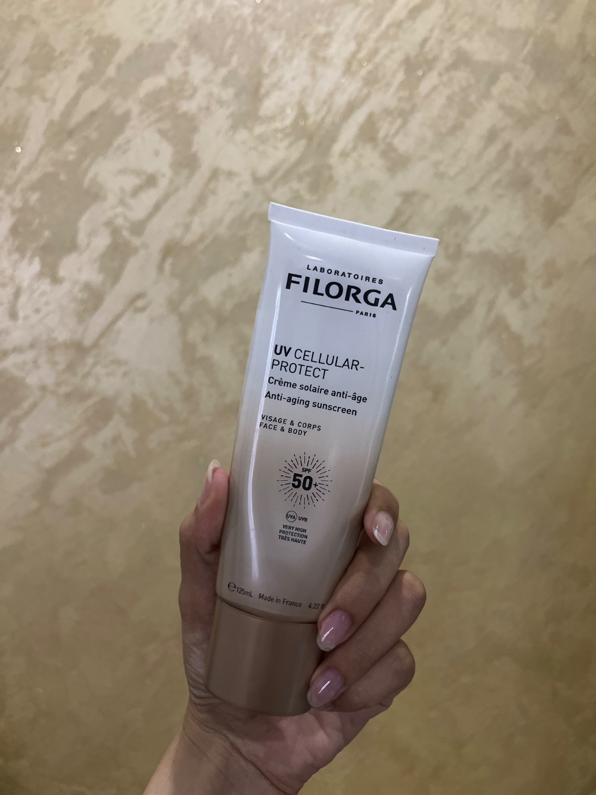 Crème solaire anti-âge FILORGA UV CELLULAR-PROTECT SPF50+ Visage & Corps SPF50+ en format 125 ml