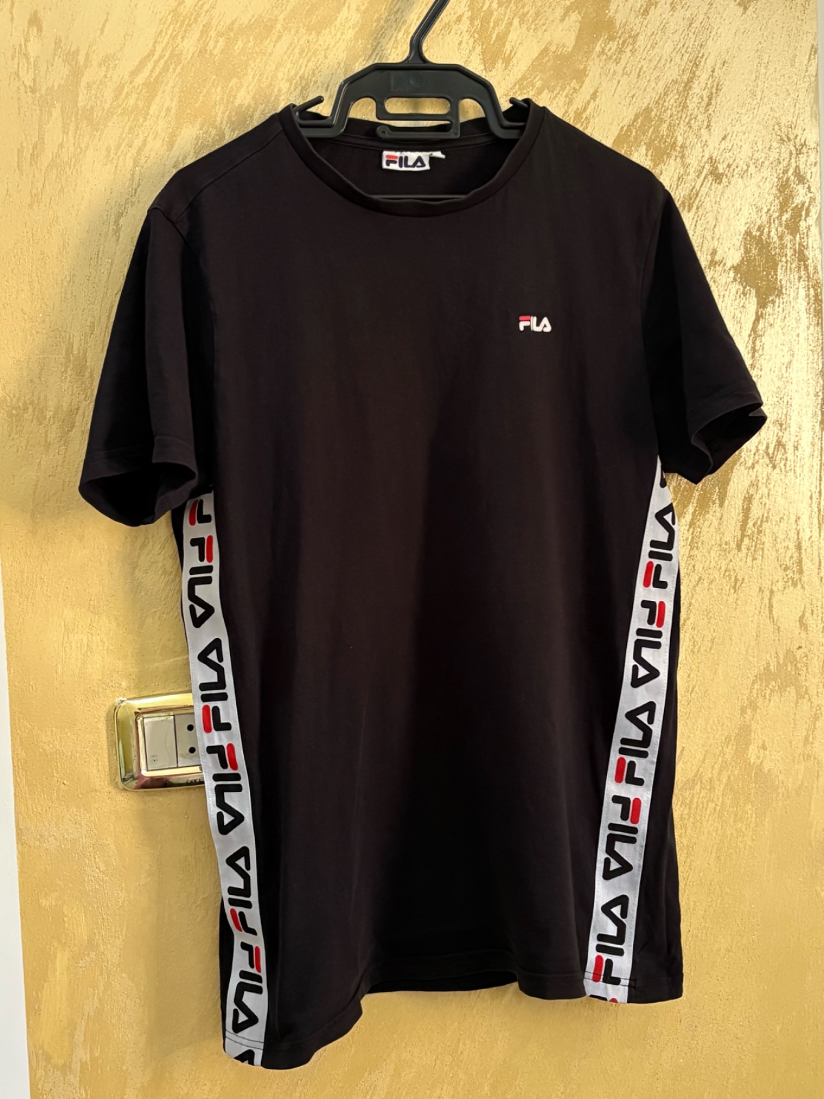 T-shirt noir de la marque FILA  💯 coton