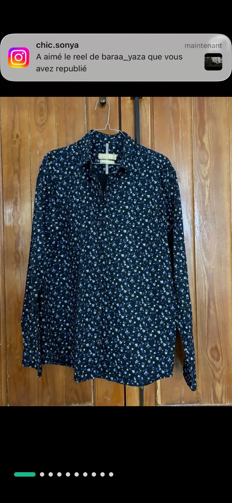 Chemise Zara à manches longues avec un imprimé floral bleu et blanc