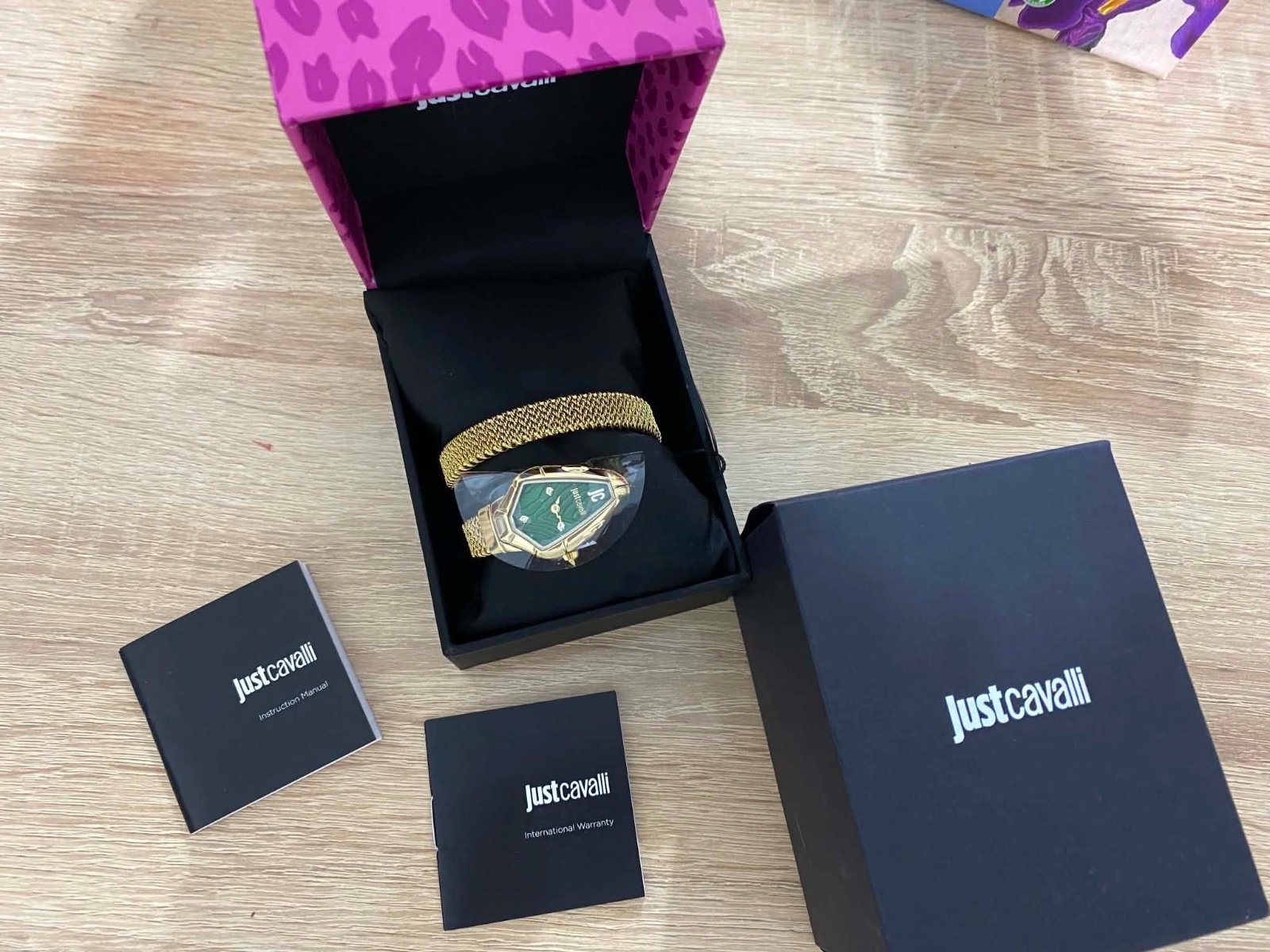  Montre Just Cavalli Signature Snake Fiamma pour femme avec un boîtier hexagonal doré et un cadran vert
