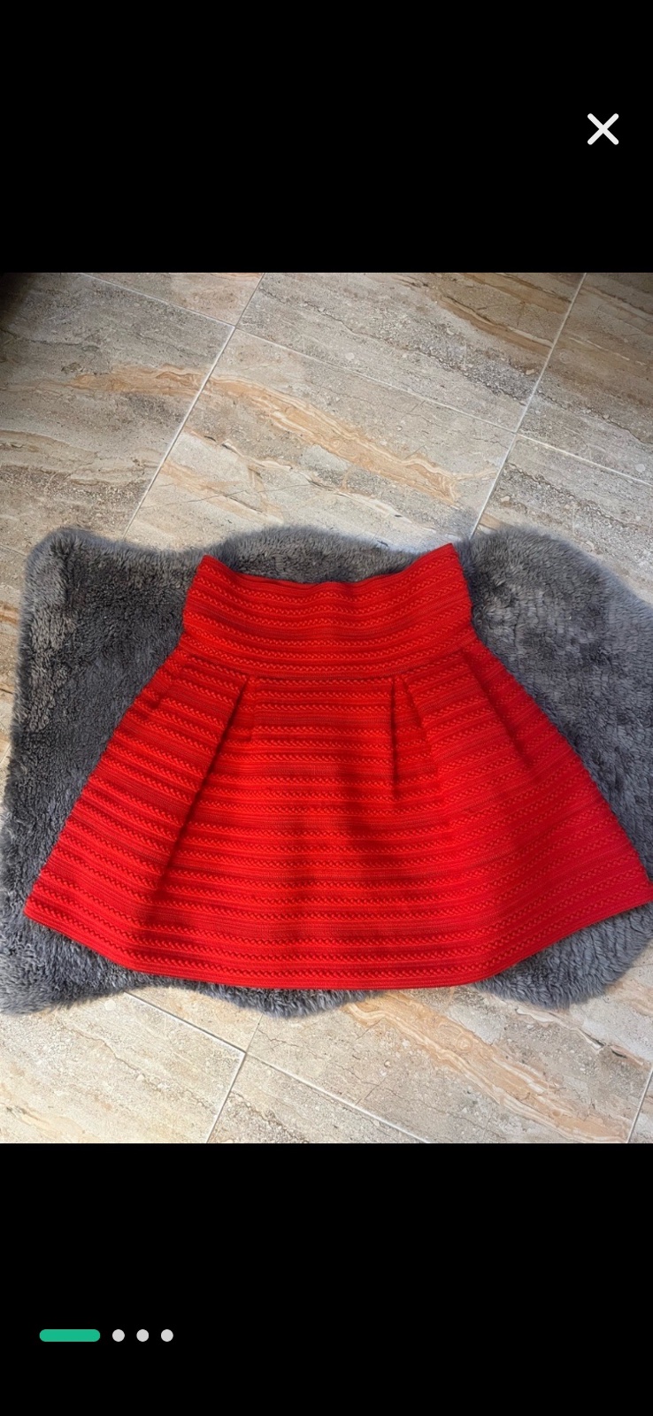 Jupe H&M trapeze patineuse de couleur rouge vif