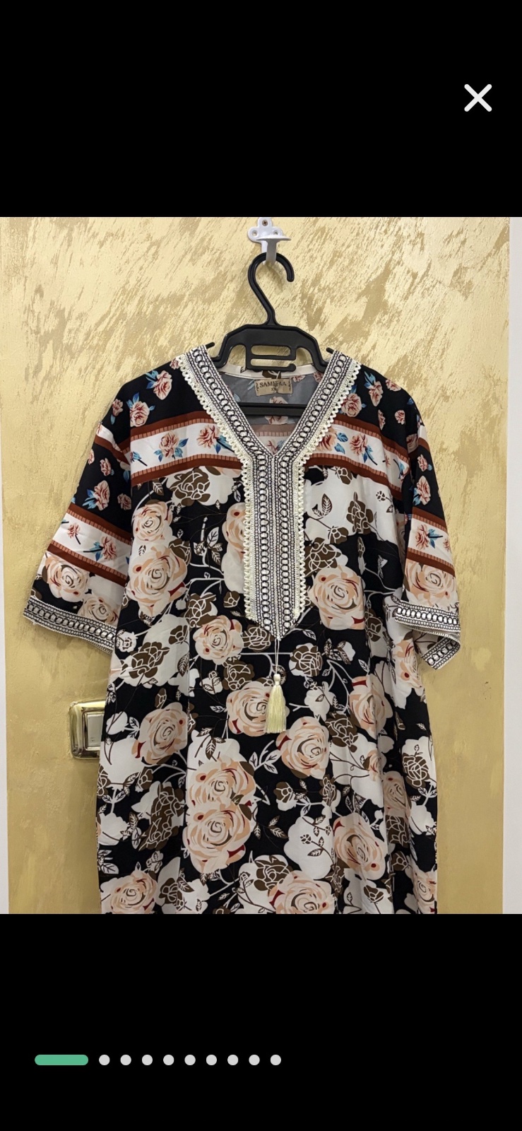 Jebba motif floral avec un col en V orné de broderies