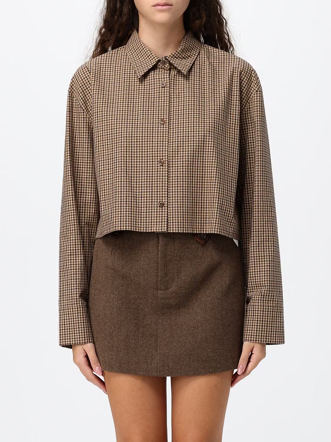 Surchemise MANGO à manches longues  en tissu marron à motif à petits carreaux vichy, dotée d'un col classique, d'une poche poitrine plaquée et d'une patte de boutonnage sur le devant