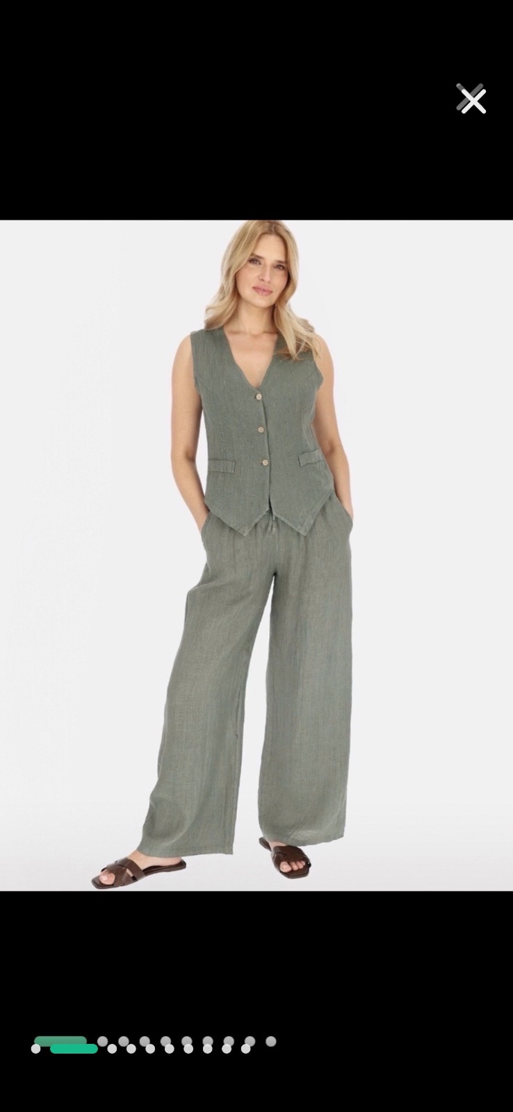 Set de couleur Kaki en deux pièces : Un gilet de costume sans manches avec une coupe ajustée, un col en V et une fermeture à boutons sur le devant & un pantalon large de style palazzo a taille haute