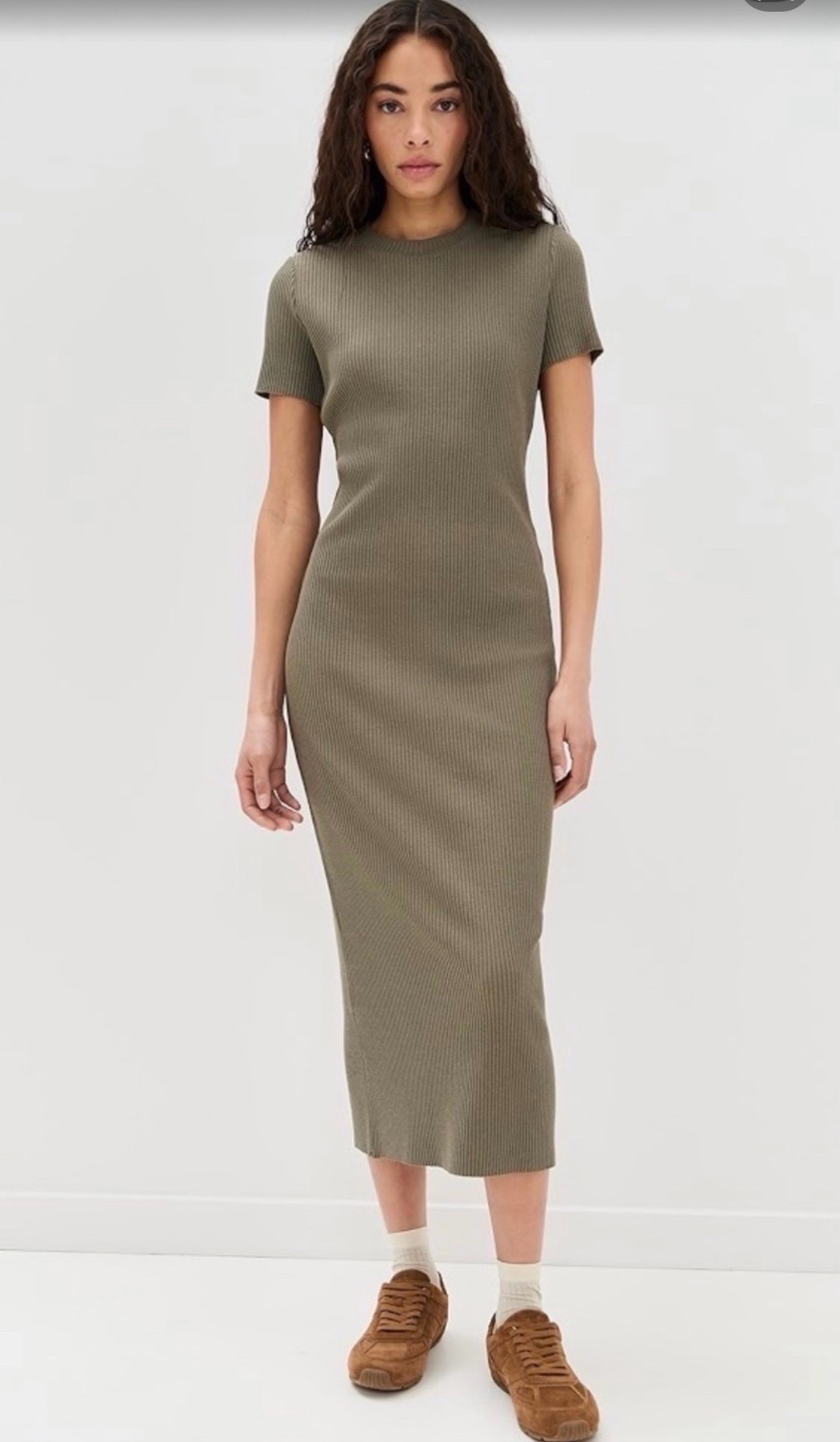 Robe midi Primark en maille côtelée Vince de couleur Kaki