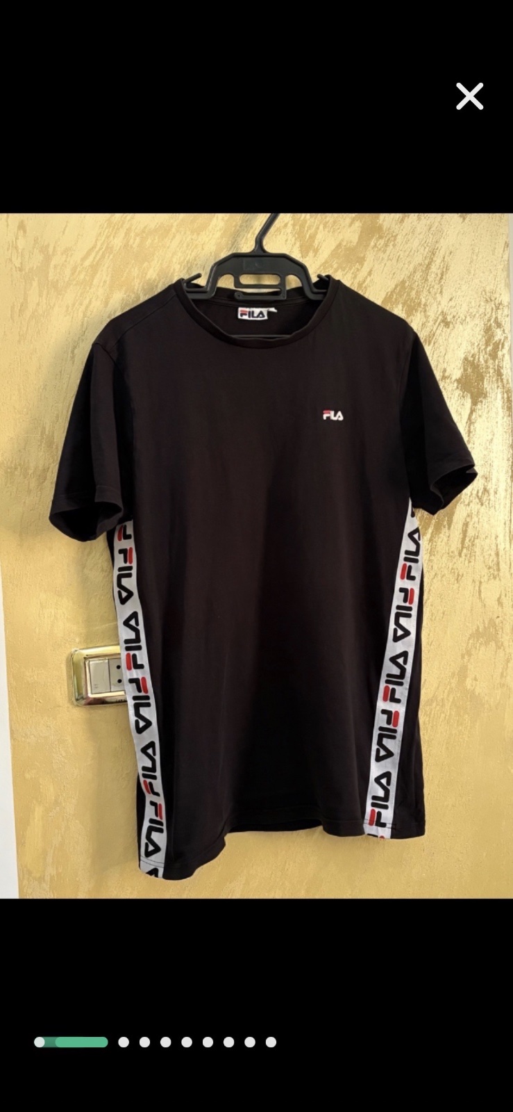 T-shirt noir de la marque FILA