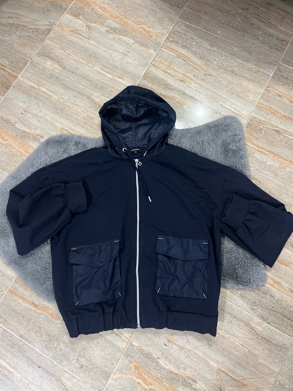 Veste zippé de couleur bleu marine de la marque More & More