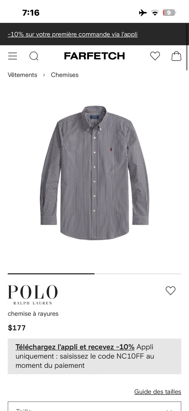 Chemise Polo Ralph Lauren à rayures verticales noires et blanches avec un col boutonné classique et le logo distinctif du joueur de polo brodé sur la poitrine Neuve 