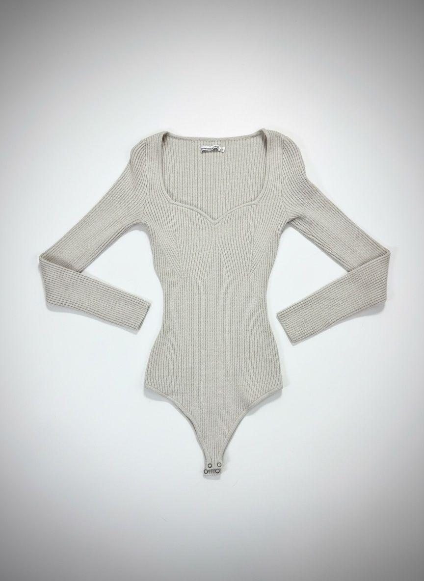 Bodysuit en maille côtelée avec col sweetheart de la marque Abercrombie & Fitch
