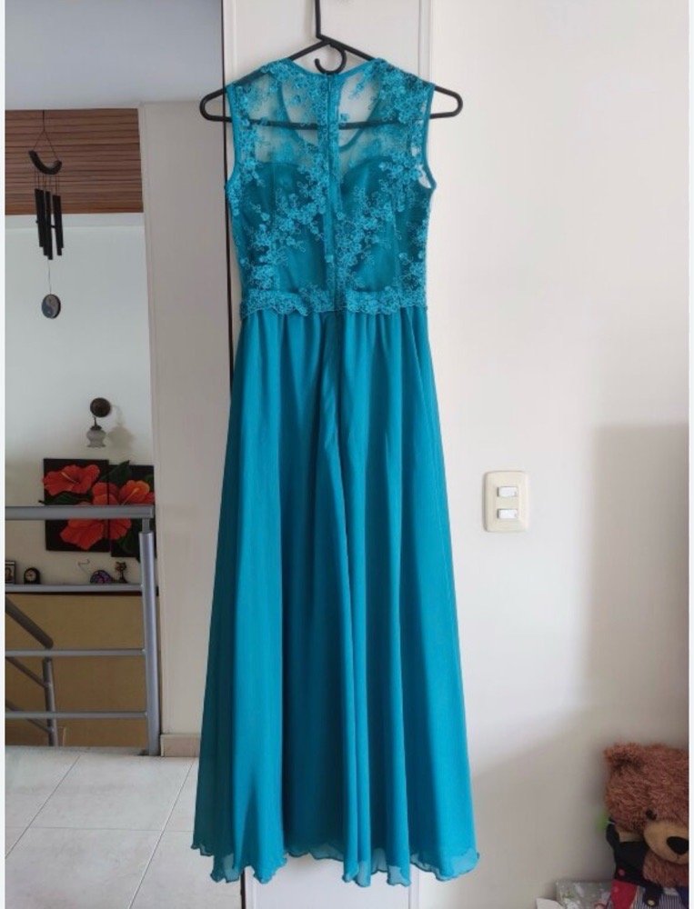 Robe de soirée bleu canard avec dentelle – Élégante et raffinée