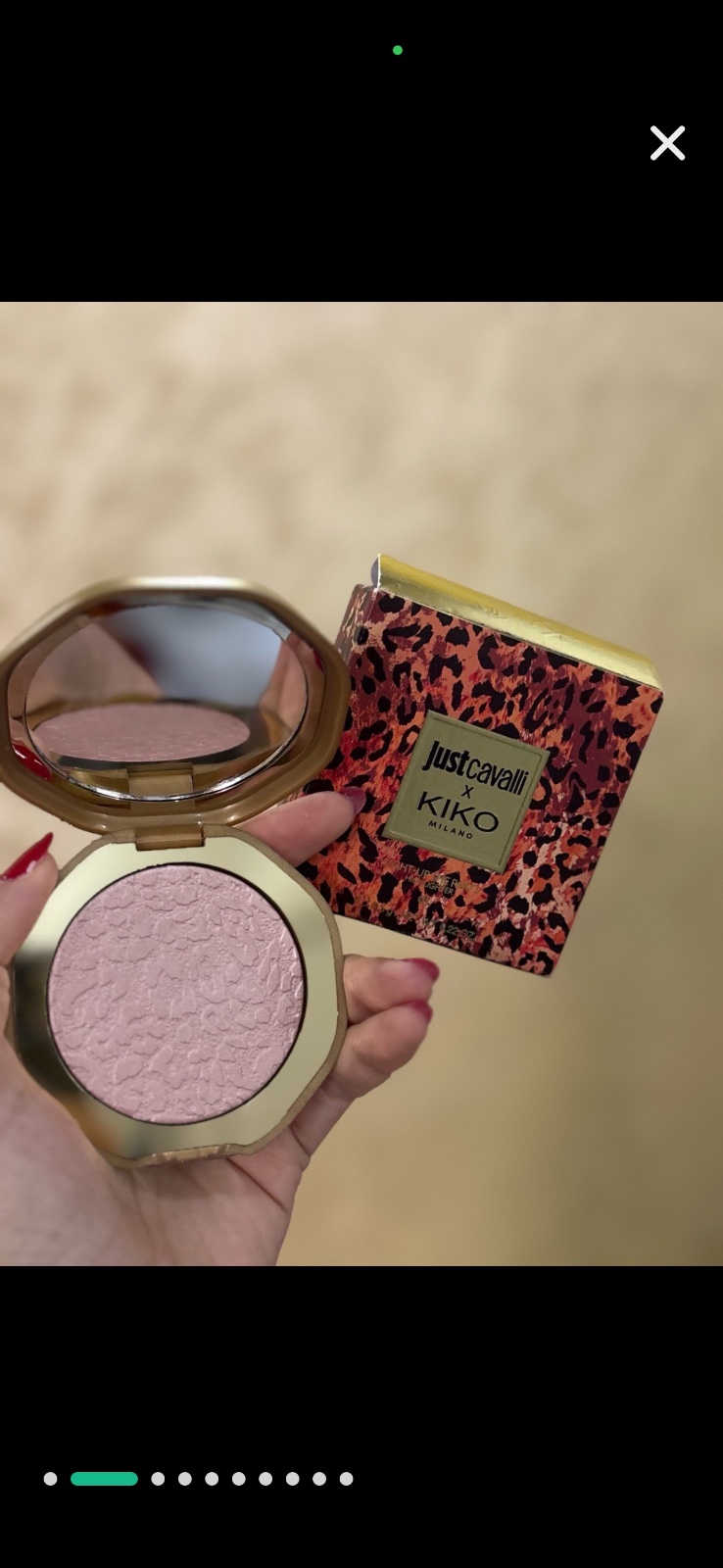 Un Enlumineur Just Cavalli X Kiko Milano Light-Up The Party, disponible en teinte 02 Jungle Glow