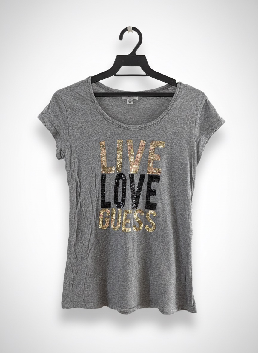 T-shirt gris un haut de marque Guess comportant le message « Live Love Guess » orné de paillettes