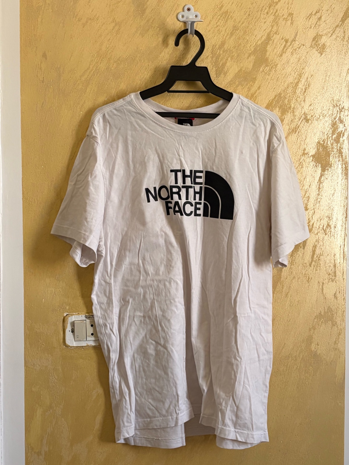 T-shirt The North Face Easy de couleur blanche avec un logo imprimé