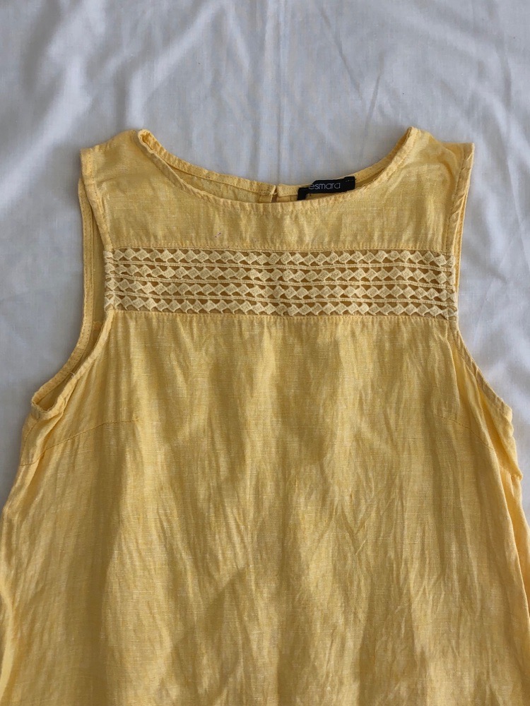 Robe jaune pastel