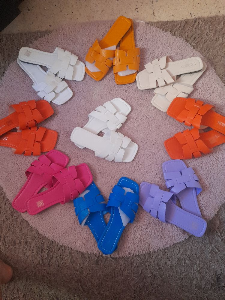 Mules plates fachion  Différentes tailles et différentes couleurs 🤎🤍🧡💛💜💙 Pointures 37 jusqu'à