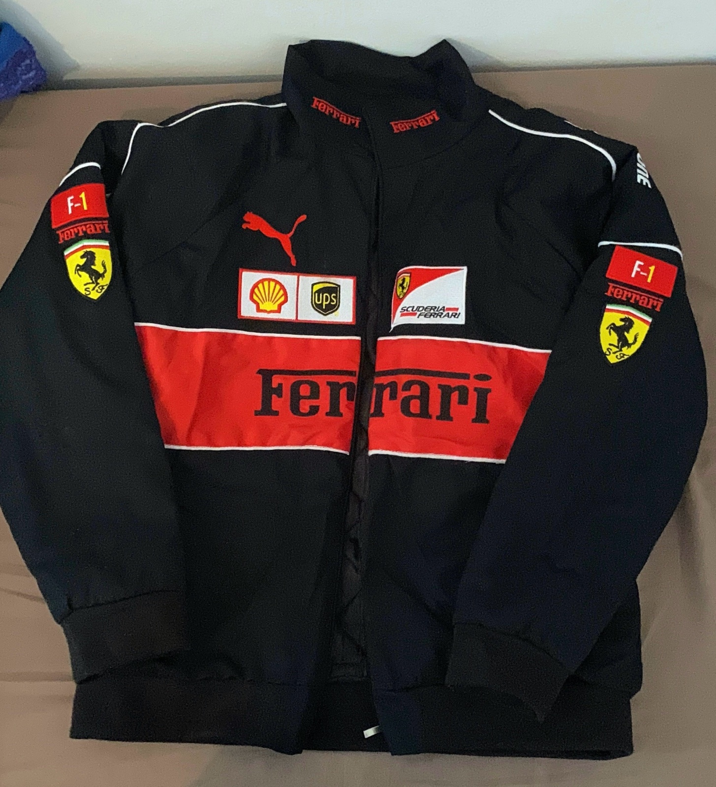VESTE NOIRE FERRARI 