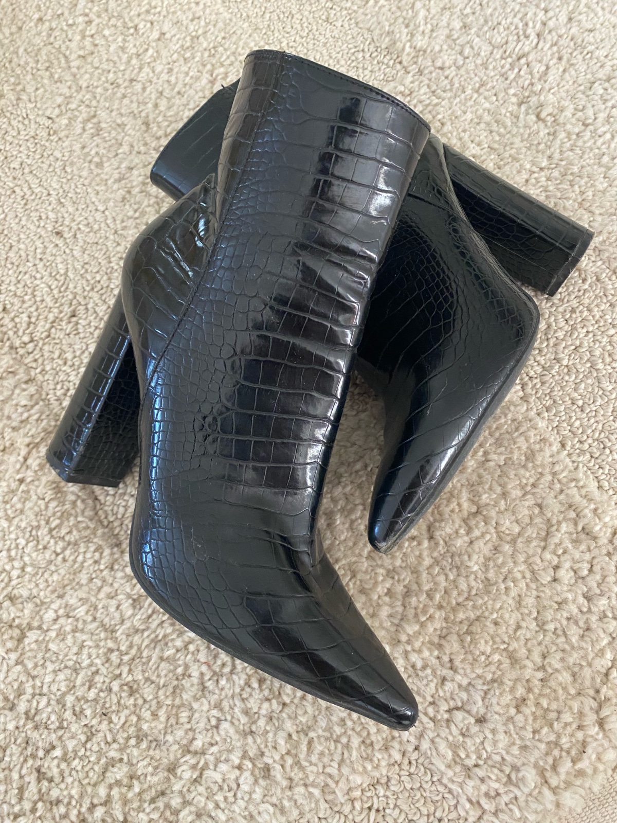 Talon noir faux pointure 