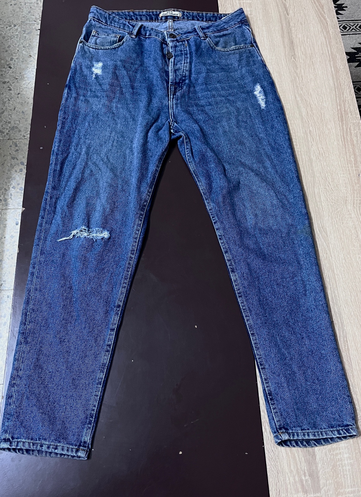 Un jean de la marque zen en excelent etat avec un coup relaxed