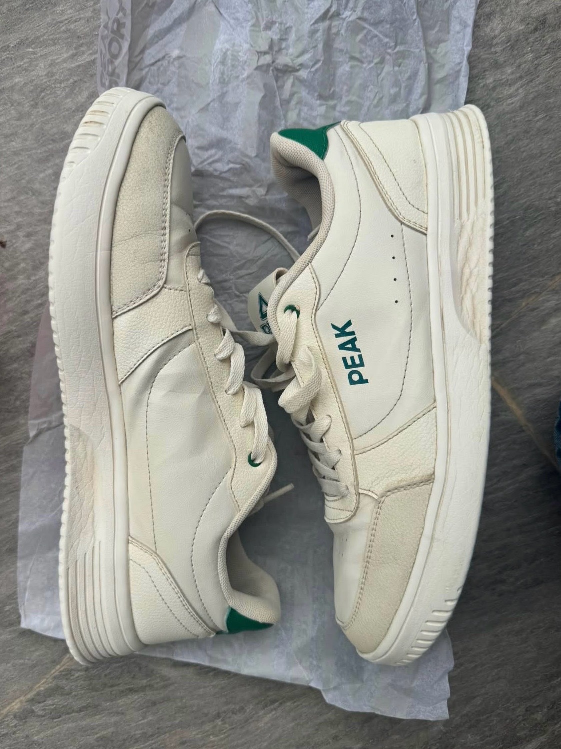 Peak shoes