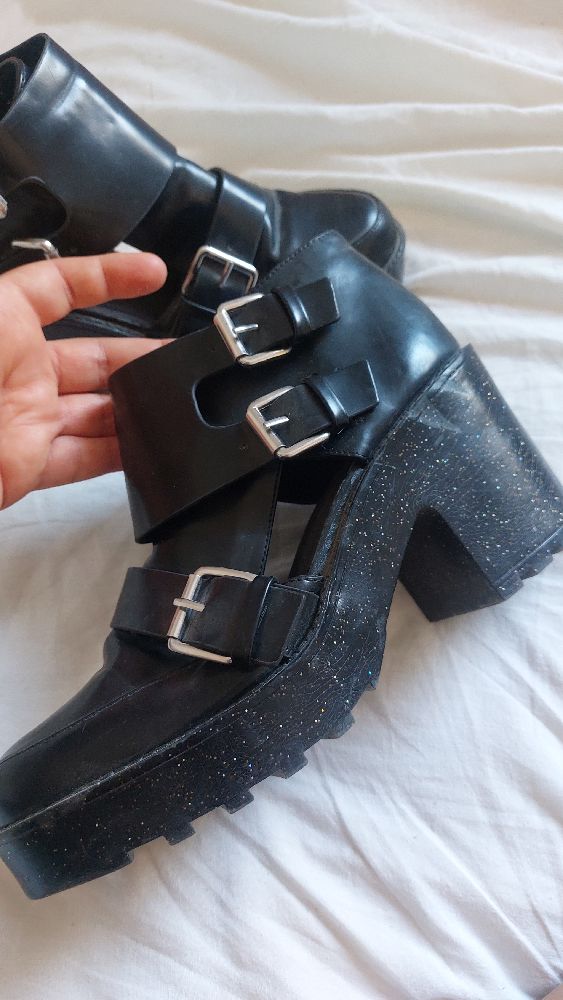 Une belle chaussure 100% veritable cuire H&M