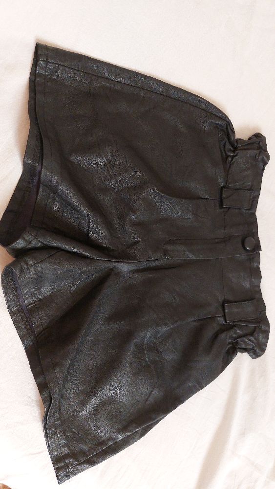 Short cuir noir 