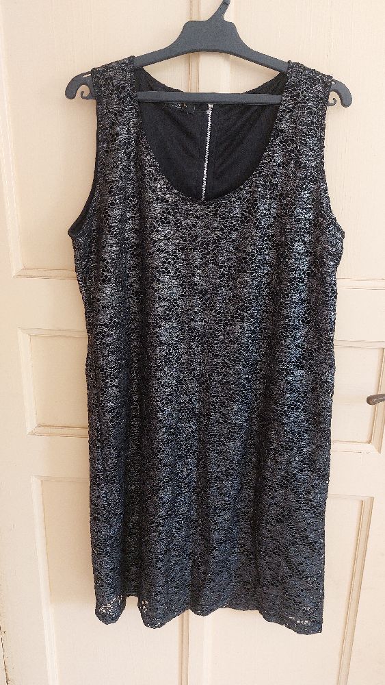 Robe soirée  courte fiha la99a ma7leha silver 