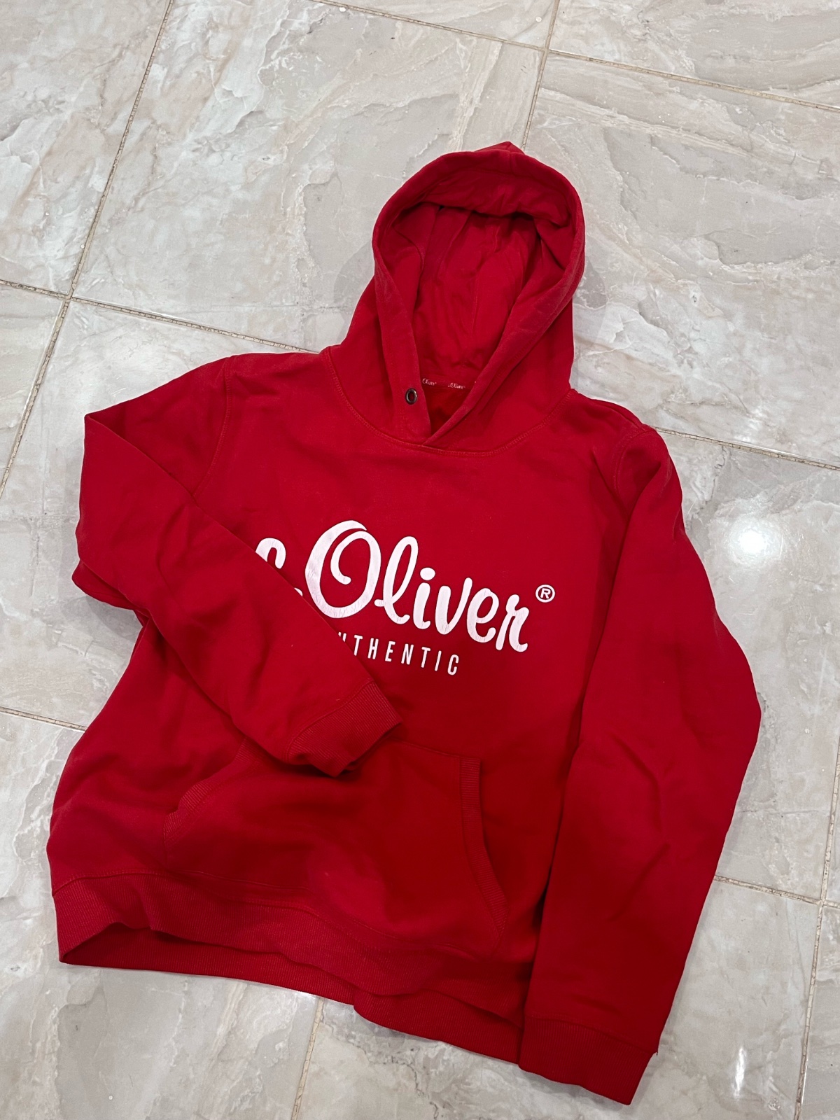 Capuche rouge oversize pour homme ou femme