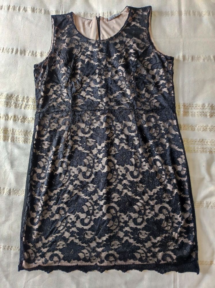 robe noire a dentelle