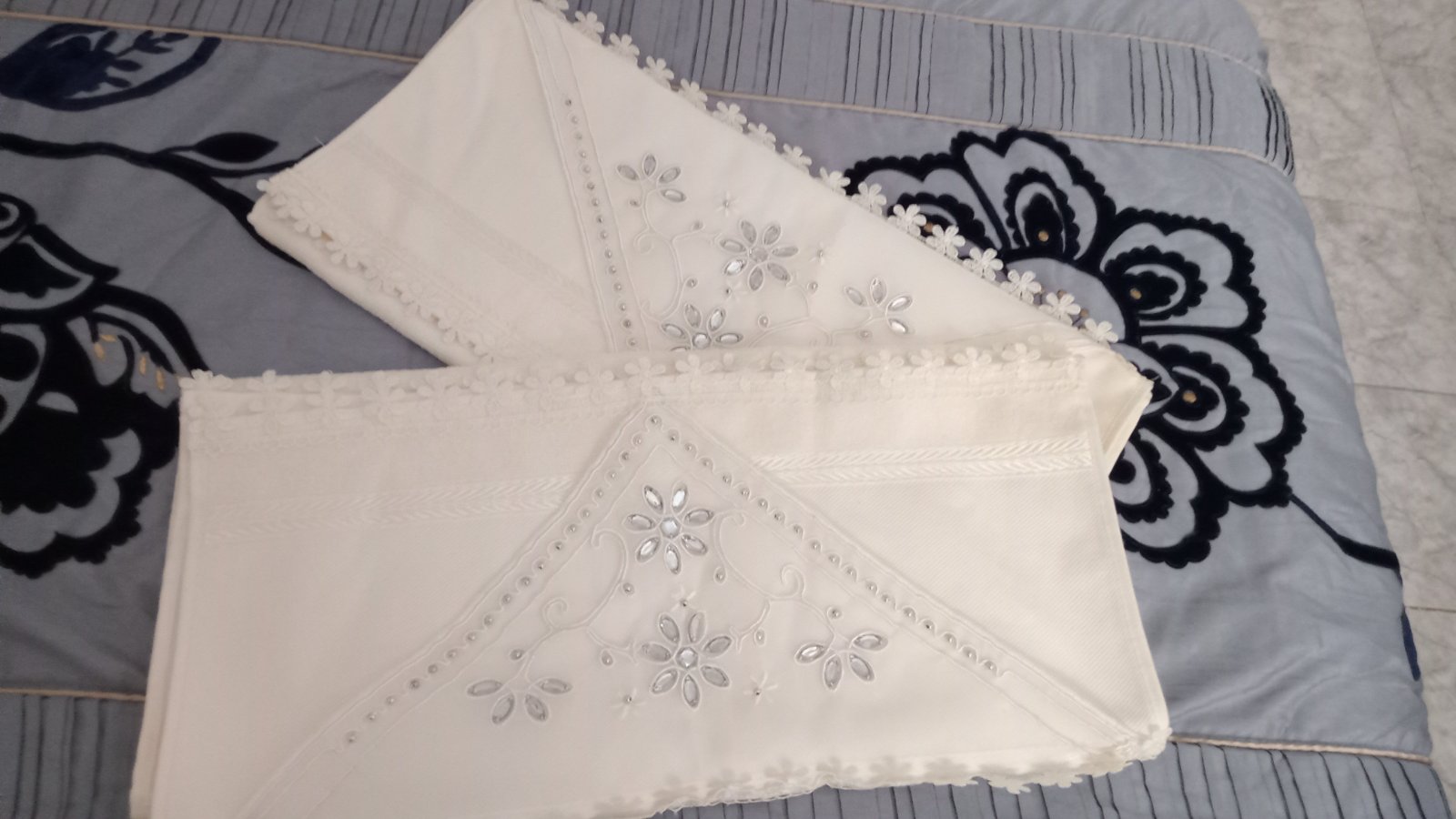 Lot de 2 serviettes de bain avec perles 