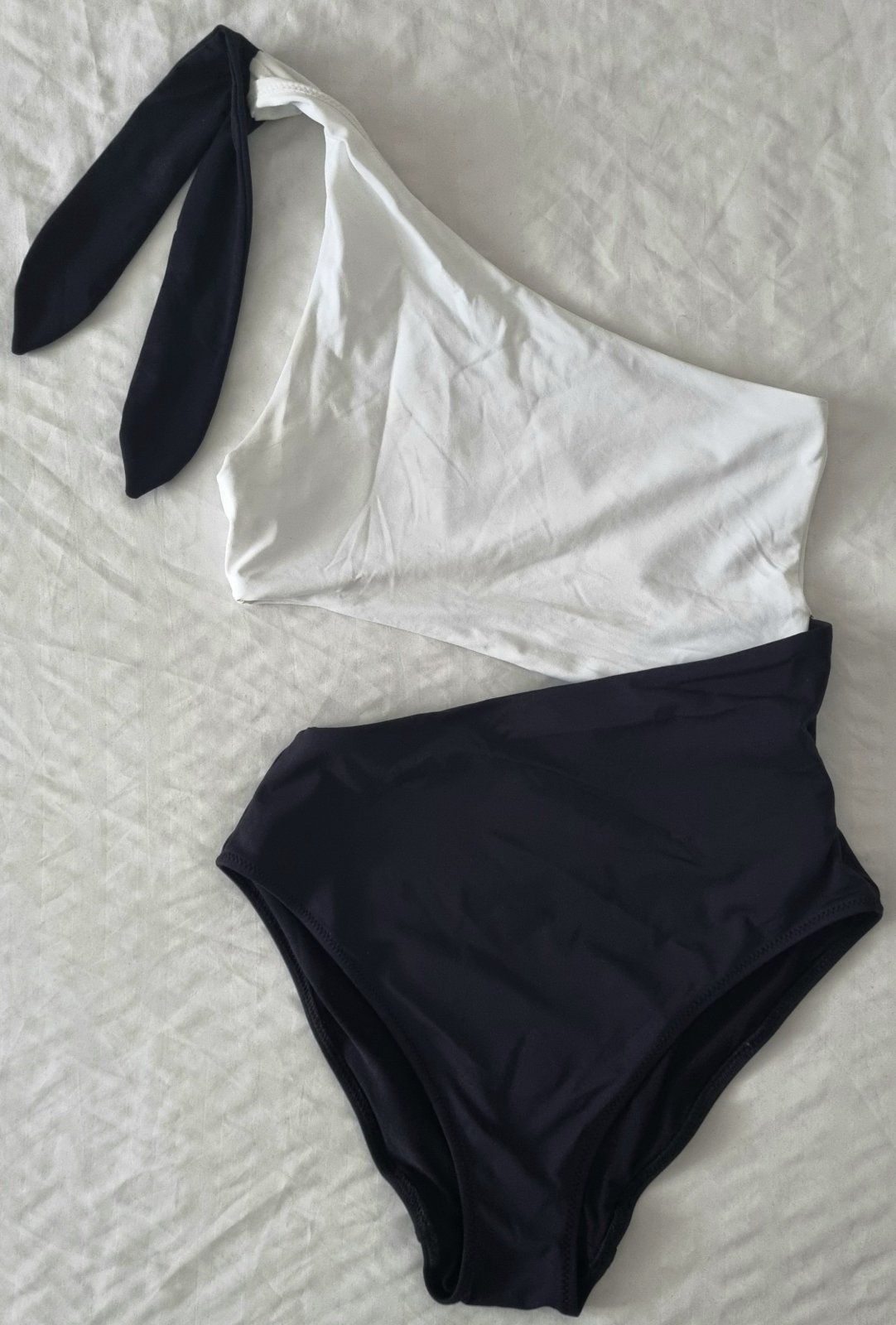 Maillot noir et blanc 