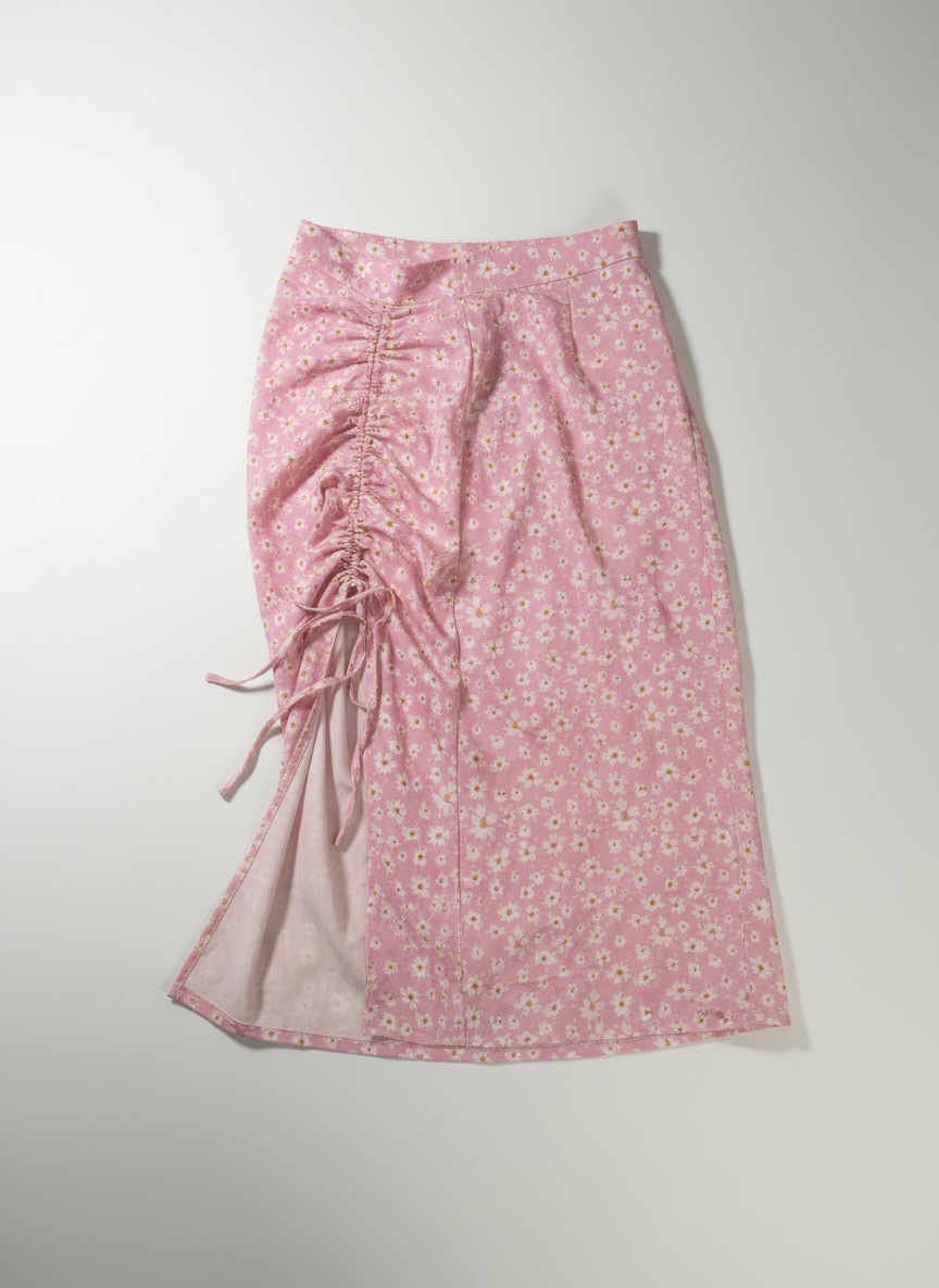 Jupe boheme rose avec petite fleures blanc et jaune