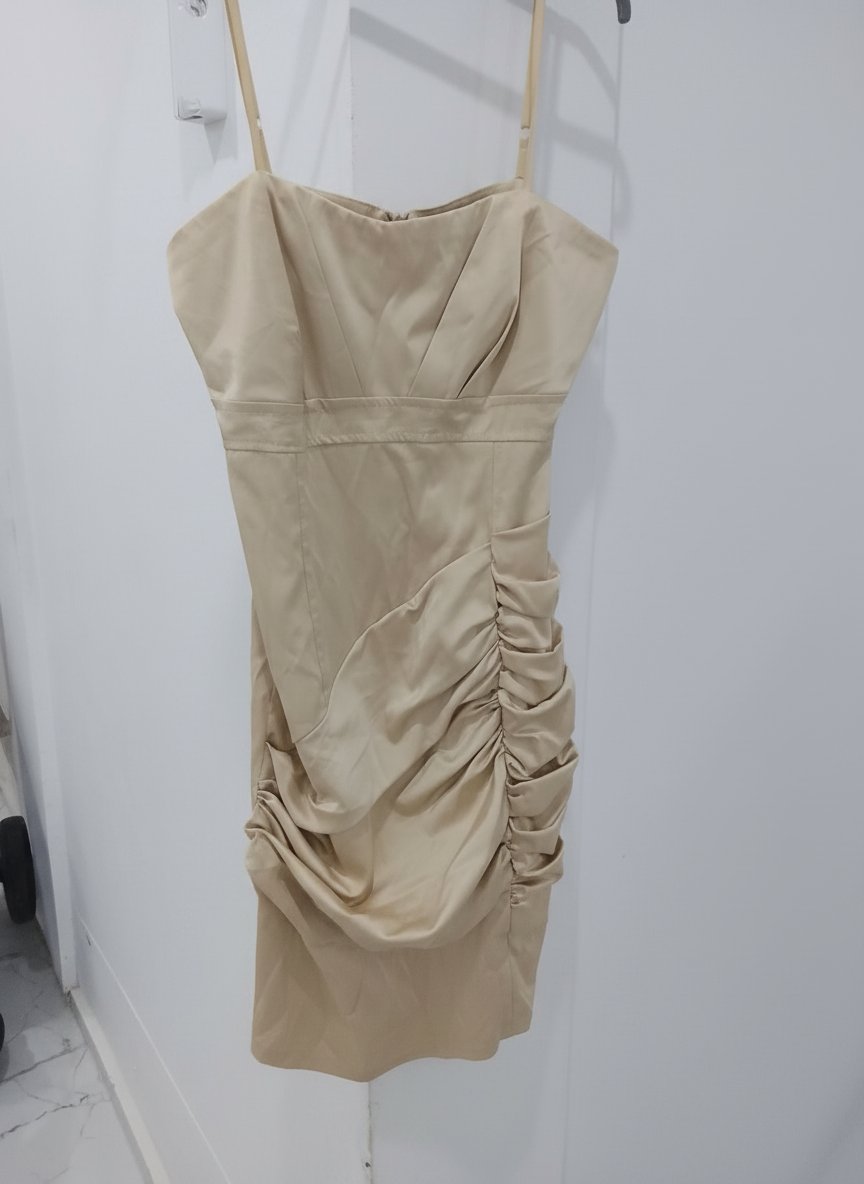 Robe beige satiné 