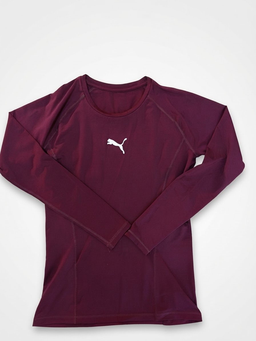 Pull Puma Bordeaux de la taille M jamais porté 