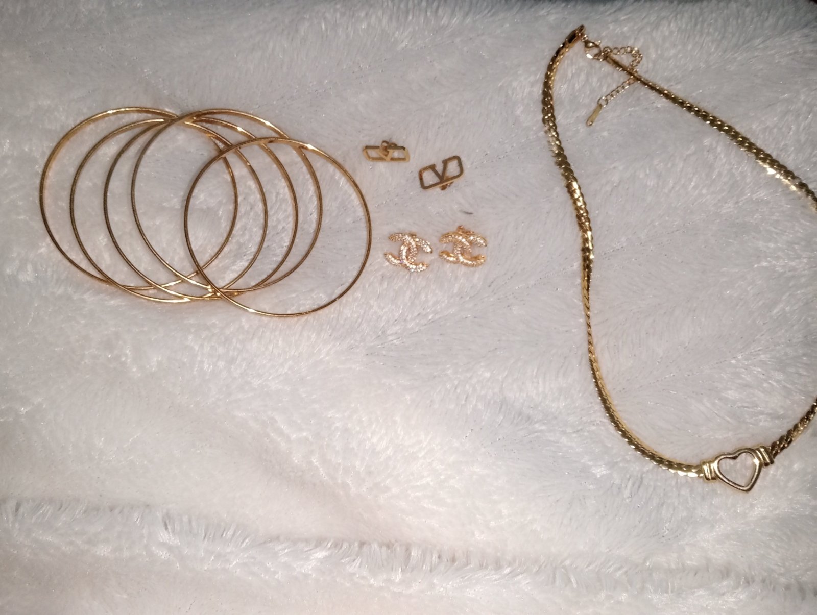 Pack high quality 5 chnechen modele cartier salsa 2 paires boucles modèle chanel valentino.. collier gratuit 