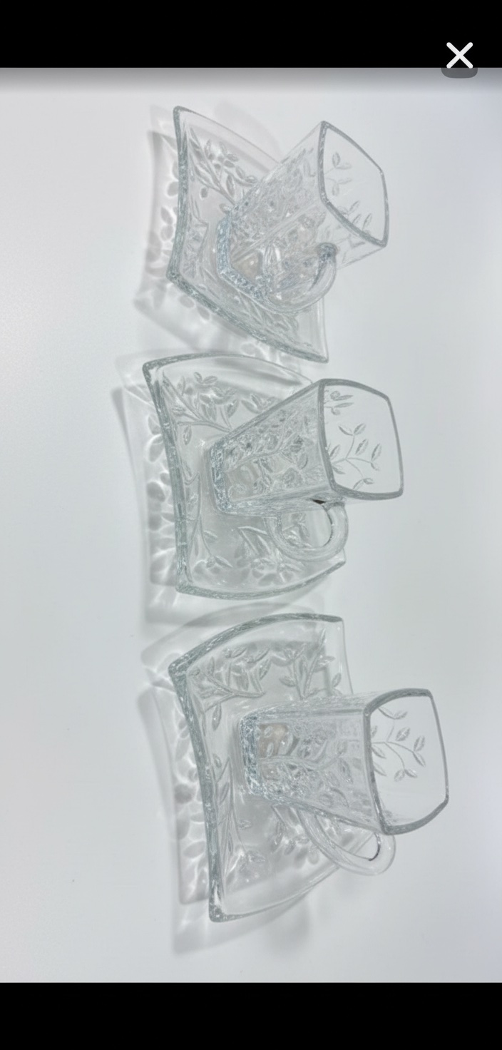 Pack de 12 pièces verres de thé + 11 assiette 