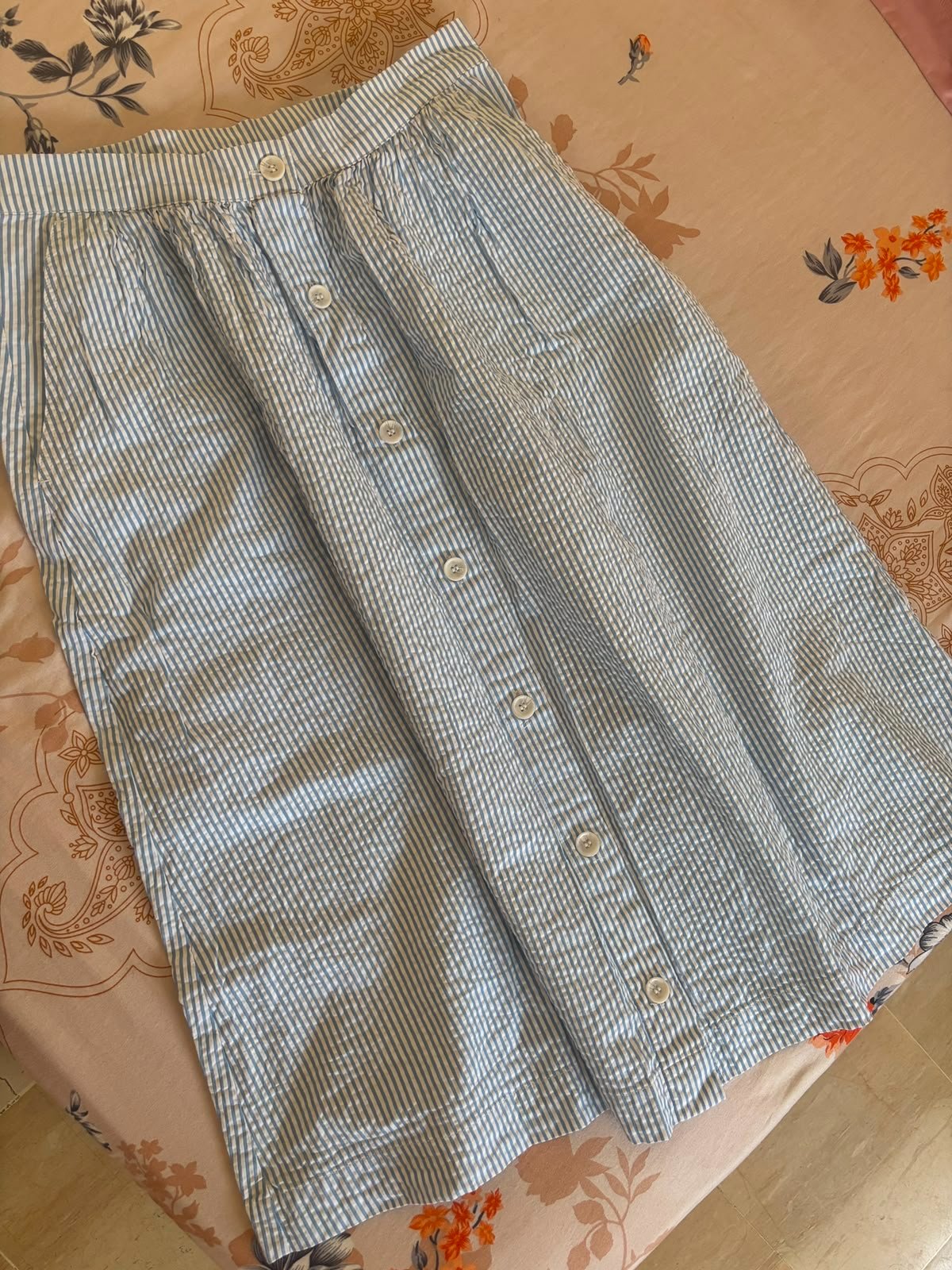Jupe blanche et bleue jamais porté
