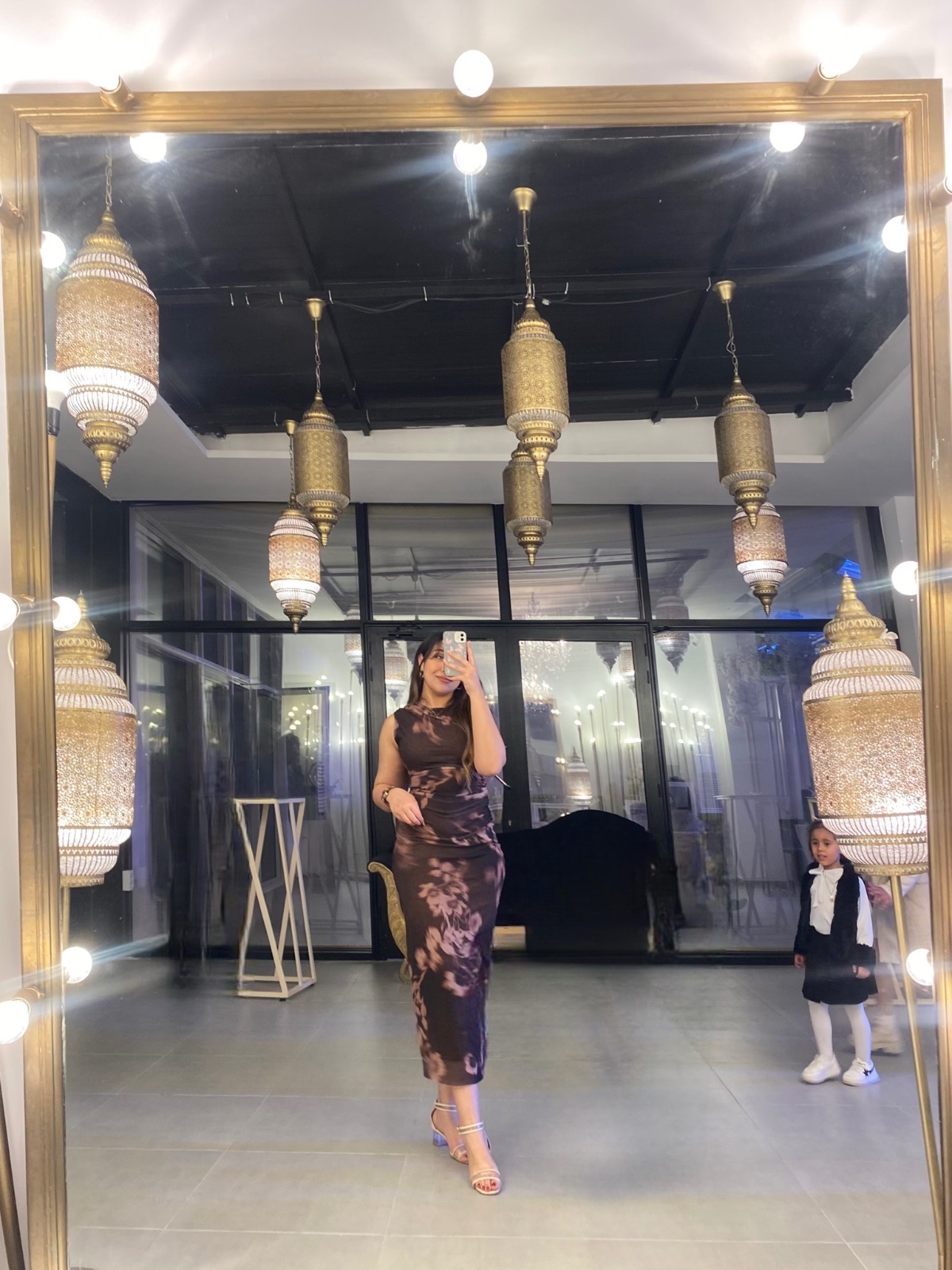 Stradivarius - Robe mi-longue imprimée en tulle - Marron