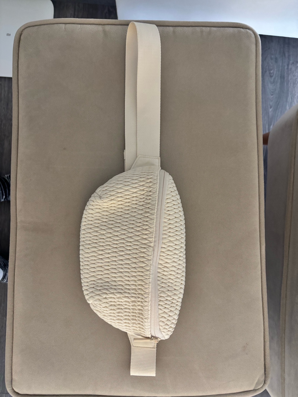 Sac banane creme de chez Oysho
