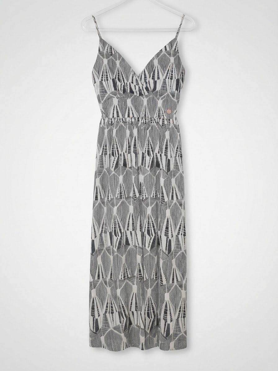 Robe gris el blanc,une coupe très tendance et origine