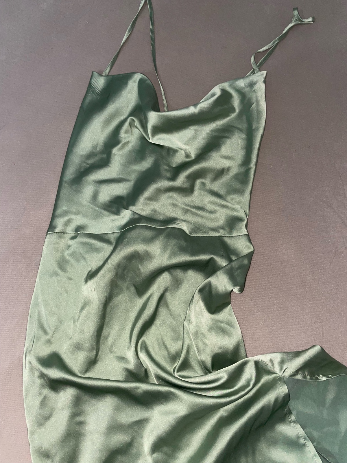 Robe satin vert douce 