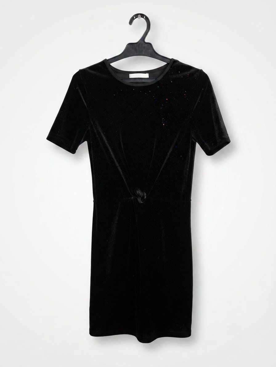 Robe noire à manches courtes
