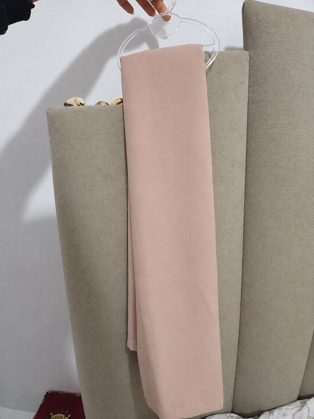 Foulard crêpe rose poudré, neuf jamais porté