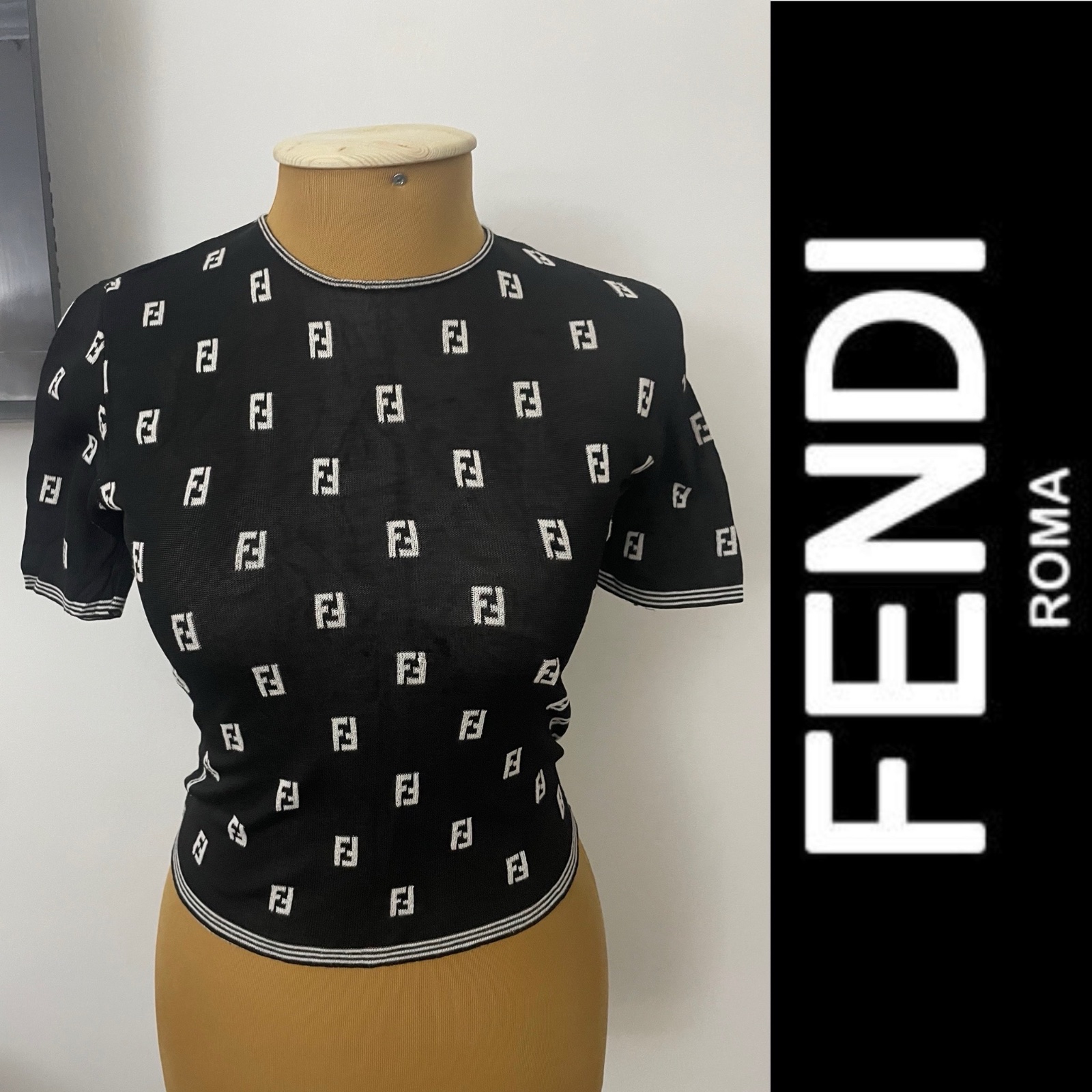 Pull Fendi sans manches authentique tres chic