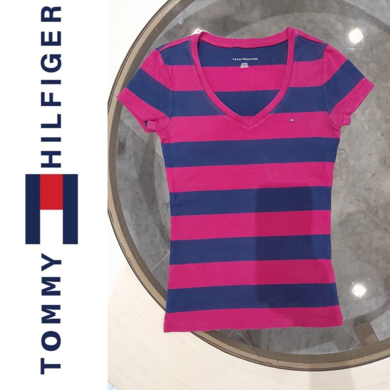 T-shirt tommy hilfiger authentique tres beau couleur