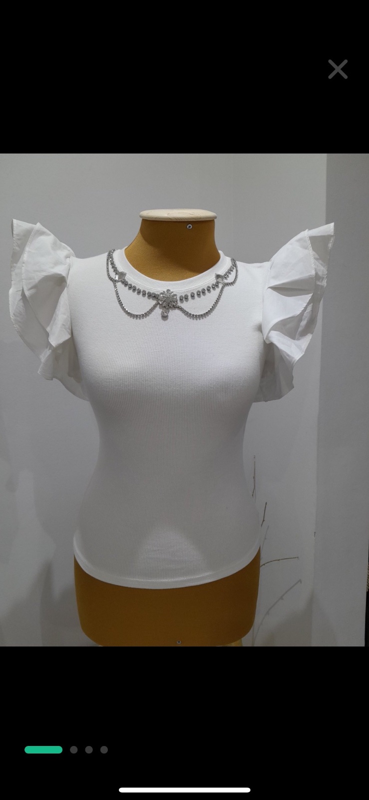 Pull neuf tres chic