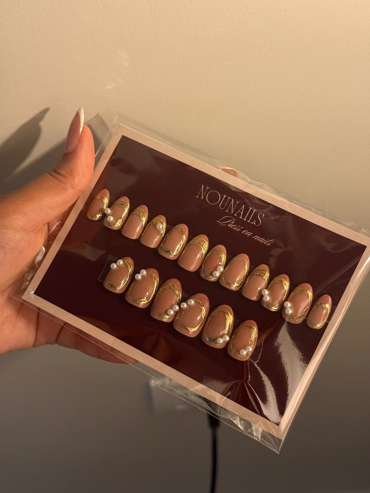Press on nails