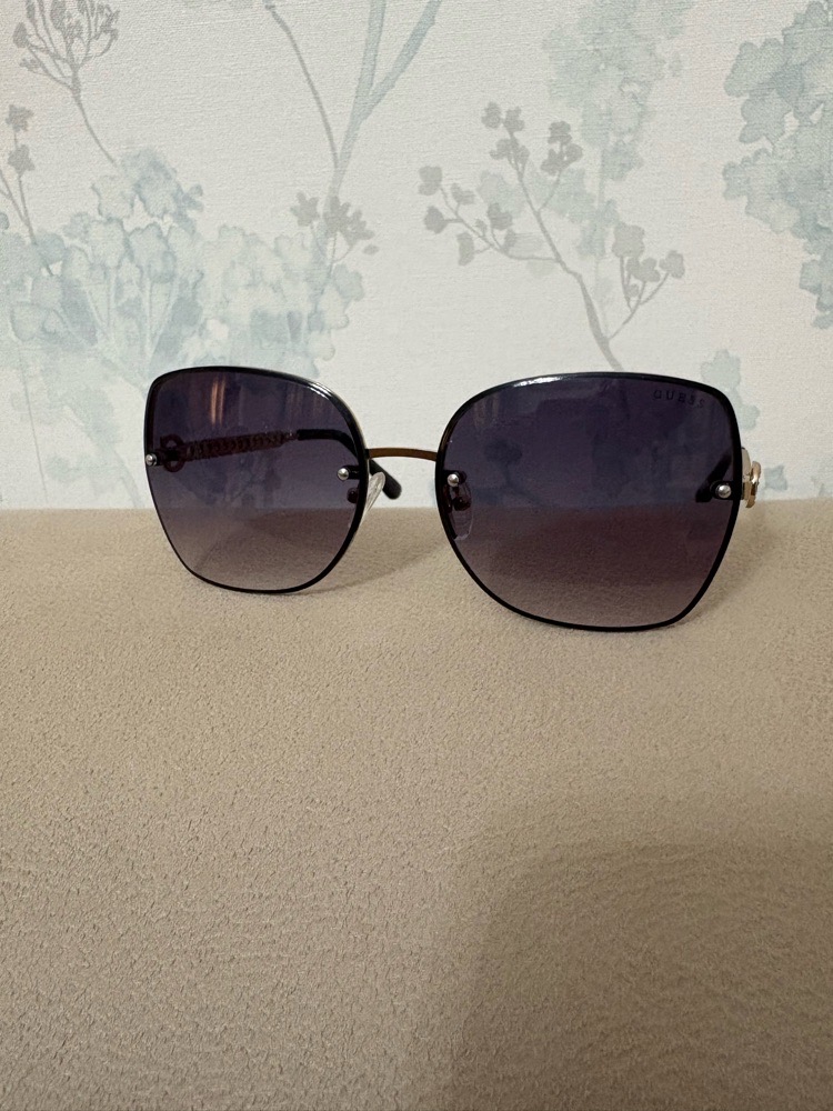 Lunette solaire GUESS